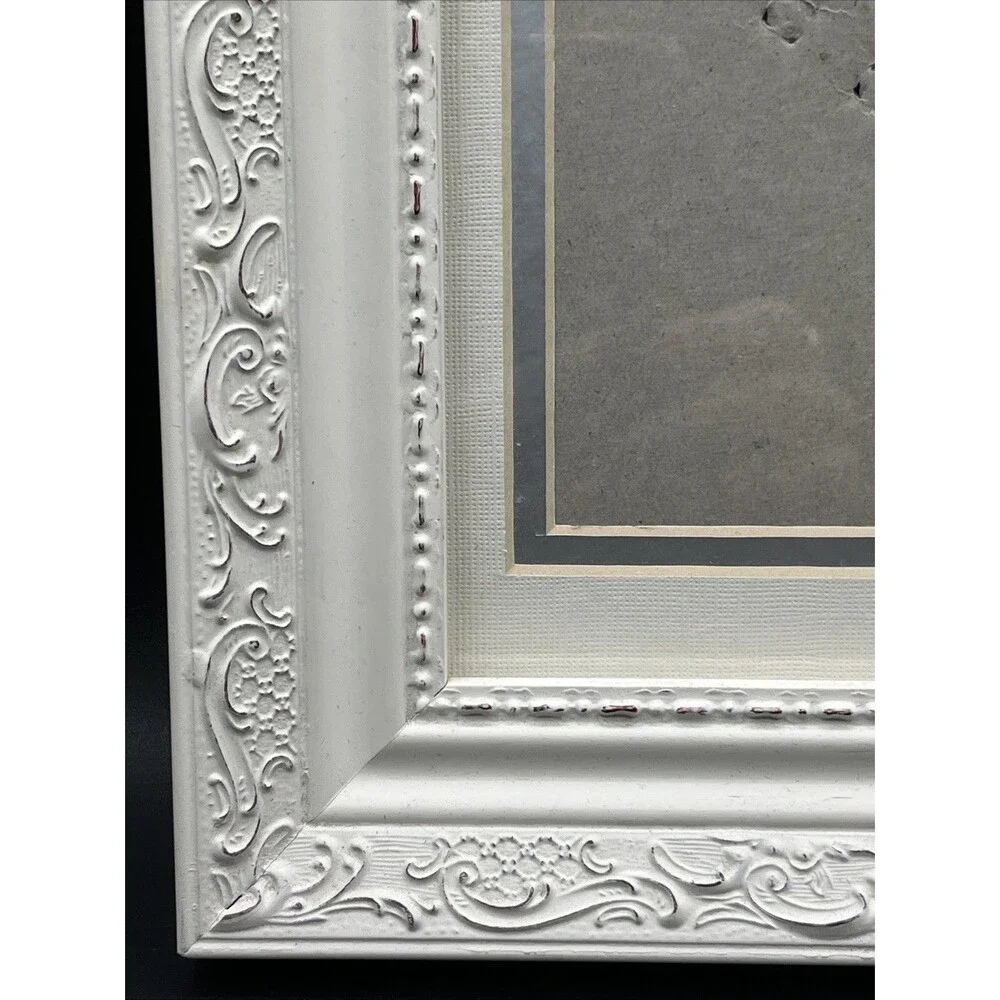Vintage Style 5” X 7” White Wooden Picture Frame Beautiful Ornate Design